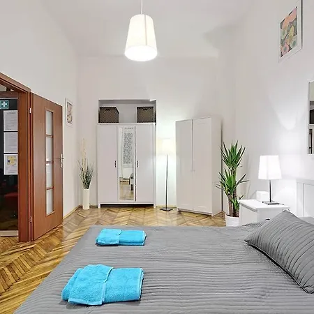 Apartment Next To Main Square